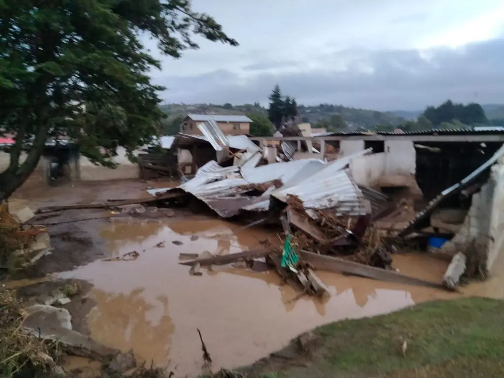 Tromba en Chignahuapan provoca inundaciones en Ajolotla; autoridades despliegan operativo de emergencia 1 020625 COMUNICADO02