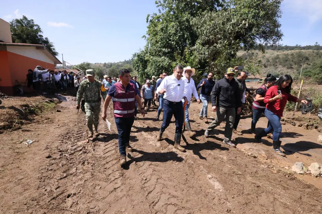 Gobernador Armenta lidera apoyo a damnificados por tromba en Chignahuapan 2 ARMENTE 1