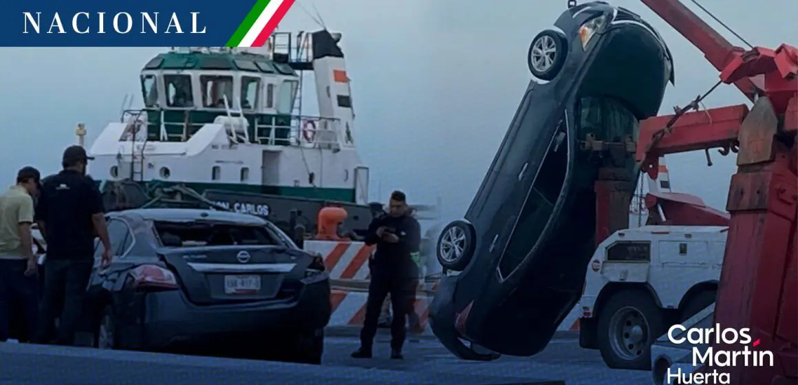 Auto cae en el puerto de Veracruz; hay dos muertos