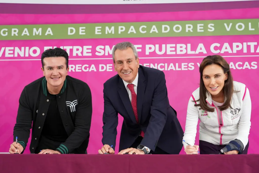 Convenio del SMDIF y La Gran Bodega beneficiará a 300 "Empacadores Voluntarios" en Puebla 1 Convenio del SMDIF y La Gran Bodega beneficiará a 300 "Empacadores Voluntarios" en Puebla