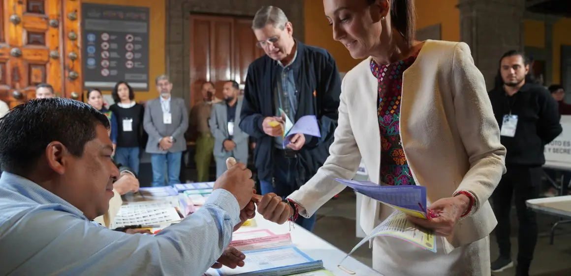 Claudia Sheinbaum ejerce su voto en la elección del Poder Judicial