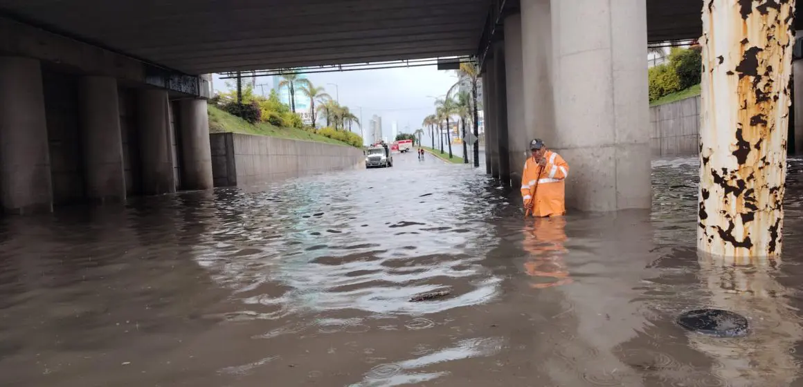 Tormenta azota Puebla: Lomas de Angelópolis y vialidades colapsadas por severas inundaciones