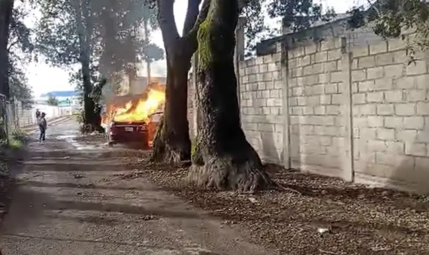 Hallan vehículo calcinado con cadáver en Bosques de Amalucan, Puebla 1 IMG 0917