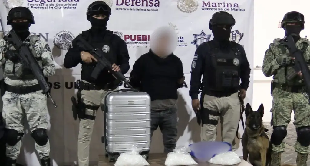 Detiene SSC a un hombre en posesión de posibles sustancias ilícitas, en la CAPU 2 IMG 1215