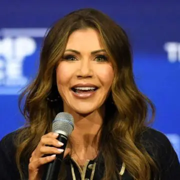 Kristi Noem, secretaria de Seguridad Nacional de EE.UU., es hospitalizada