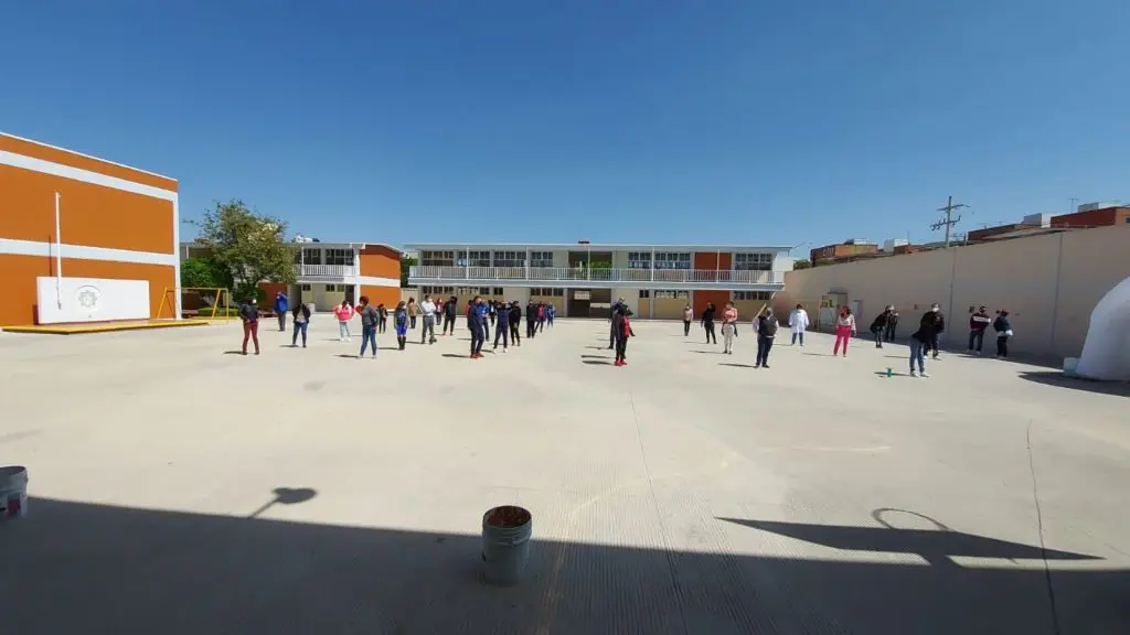 Manifestación en Secundaria Técnica 80 de Puebla; denuncian fraude y maltrato 1 Manifestacion en Secundaria Tecnica 80 de Puebla denuncian fraude y maltrato 2