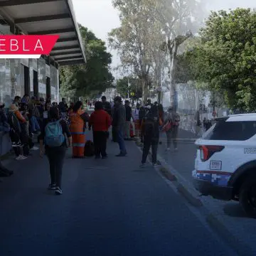 Naranjitas bloquean el bulevar Valsequillo; autoridades dialogan y atienden inquietudes