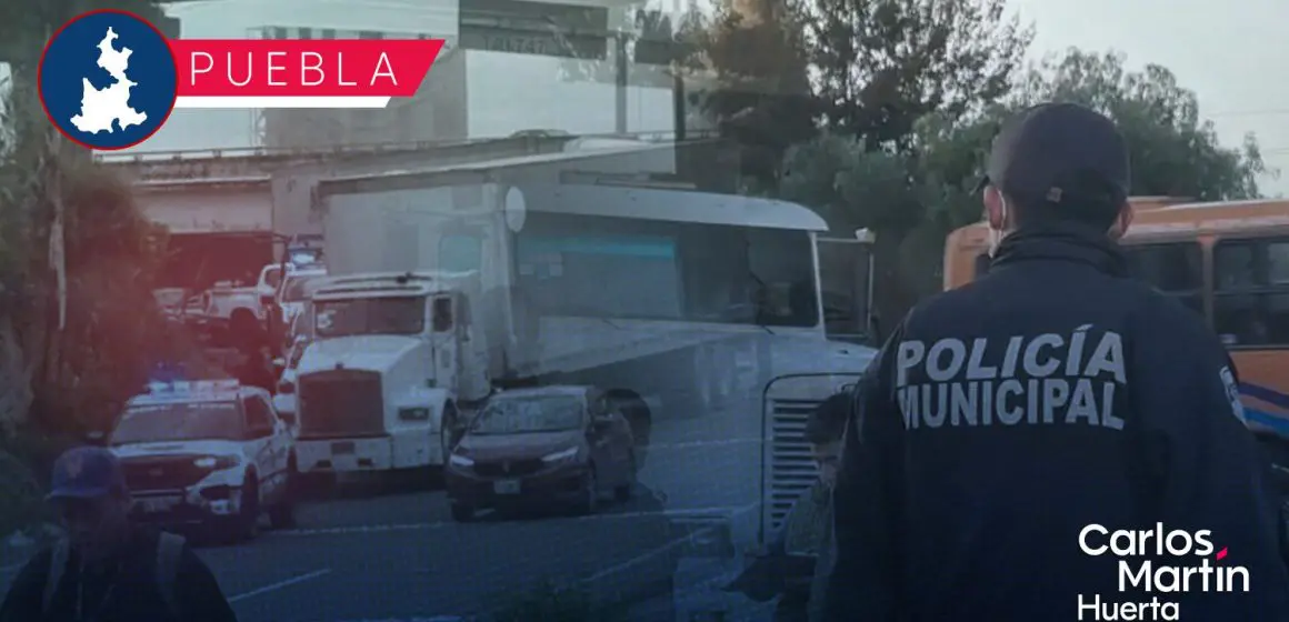 Policías logran frustrar asalto de tractocamión en la autopista México-Puebla