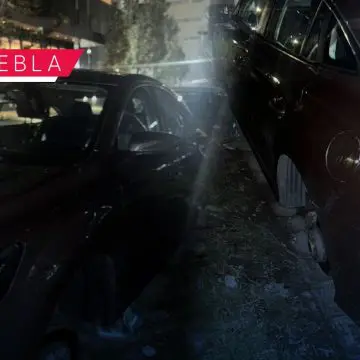 Robo de autopartes en Vía Atlixcáyotl: Desvalijan coche frente a Torres Boudica