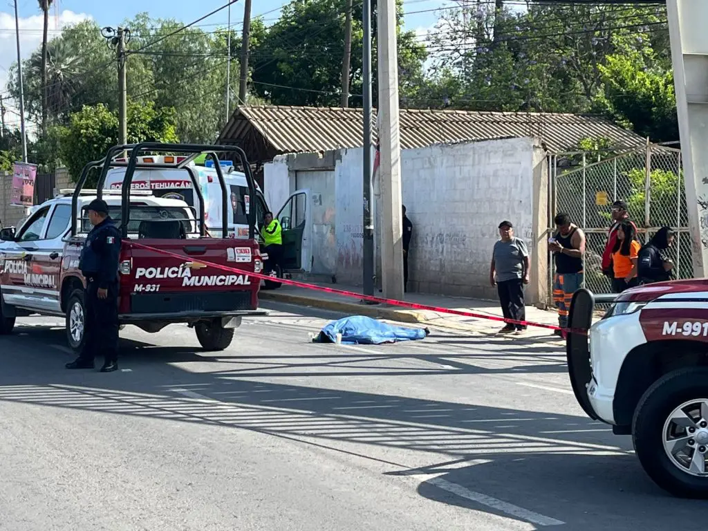Trabajador muere tras caer de un puente peatonal en Tehuacán 2 Trabajador muere tras caer de un puente peatonal en Tehuacan 4
