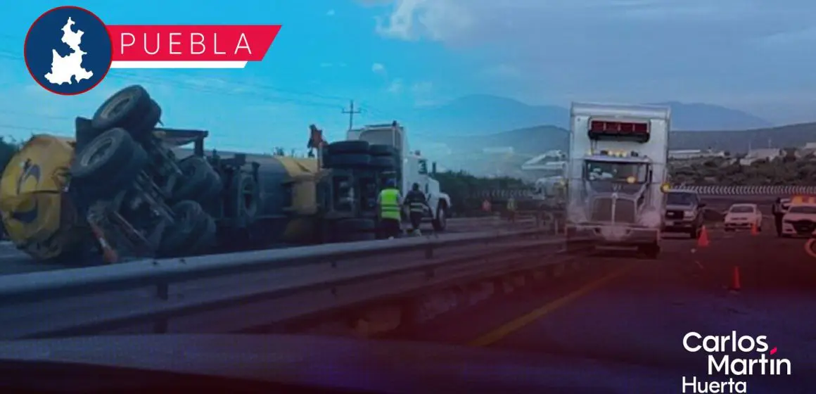 Volcadura de tráiler provoca cierre de la autopista Puebla-Orizaba