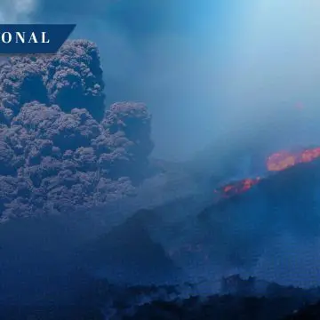 Volcán Etna registra violenta erupción
