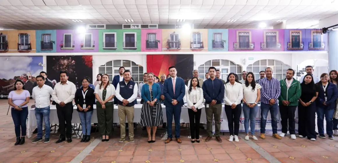 Lupita Cuautle fortalece la atención ciudadana con capacitación en trámites