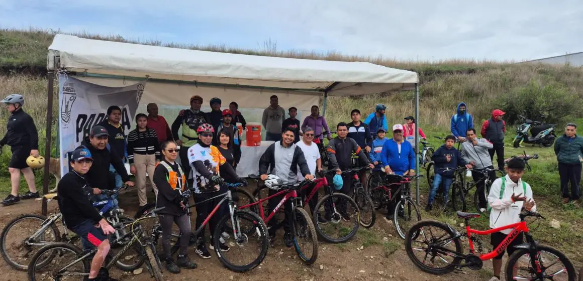 Omar Muñoz participa en rodada ciclista por el Día del Padre en Cuautlancingo
