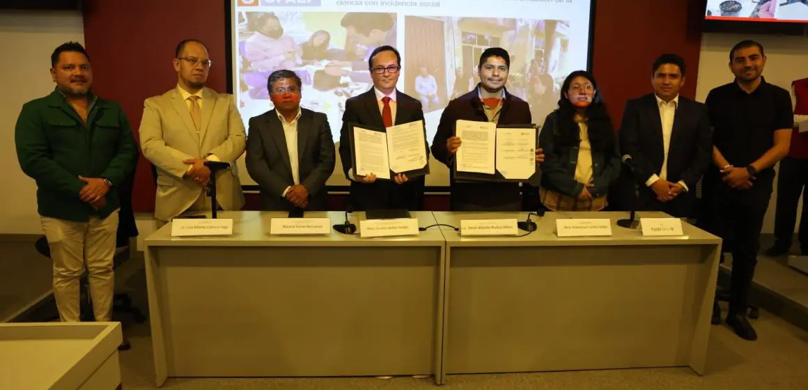 Firma Omar Muñoz convenio con UPAEP para impulsar educación en Cuautlancingo