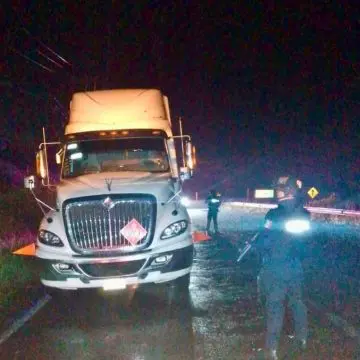 Detienen a conductor con 21 mil litros de combustible ilegal en Texcapa, Puebla