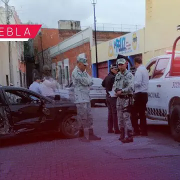 Patrulla de la Guardia Nacional choca tras pasarse el alto en Puebla