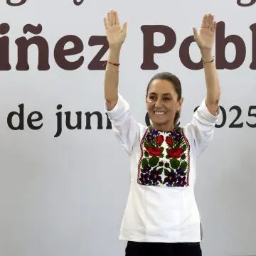 Sheinbaum condena redadas de ICE en California; exige respeto a migrantes mexicanos