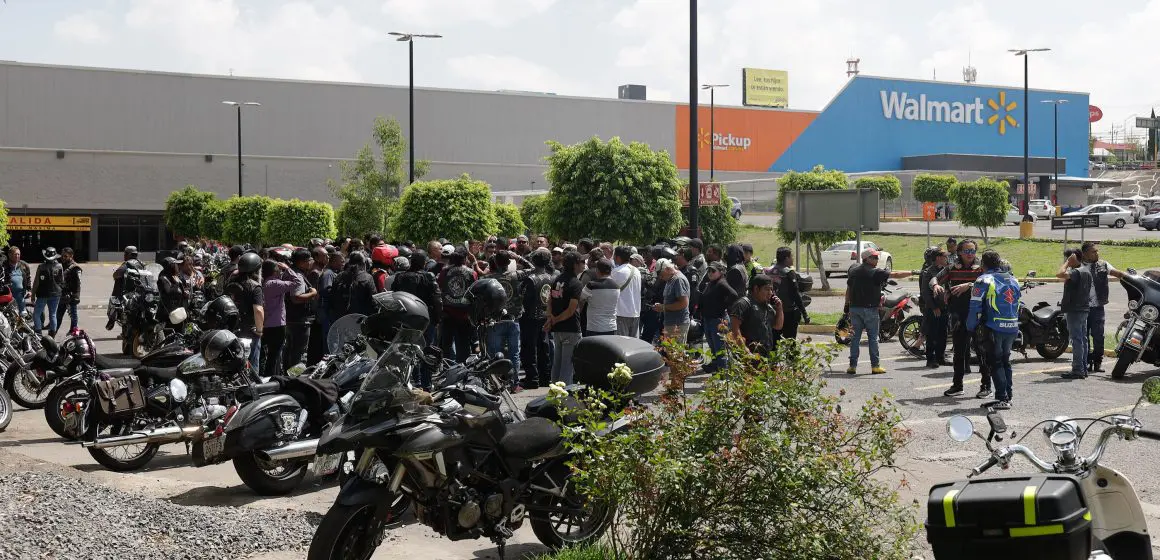 Motociclistas permiten paso libre en caseta de Puebla-Atlixco; protestan contra la Ley Chaleco