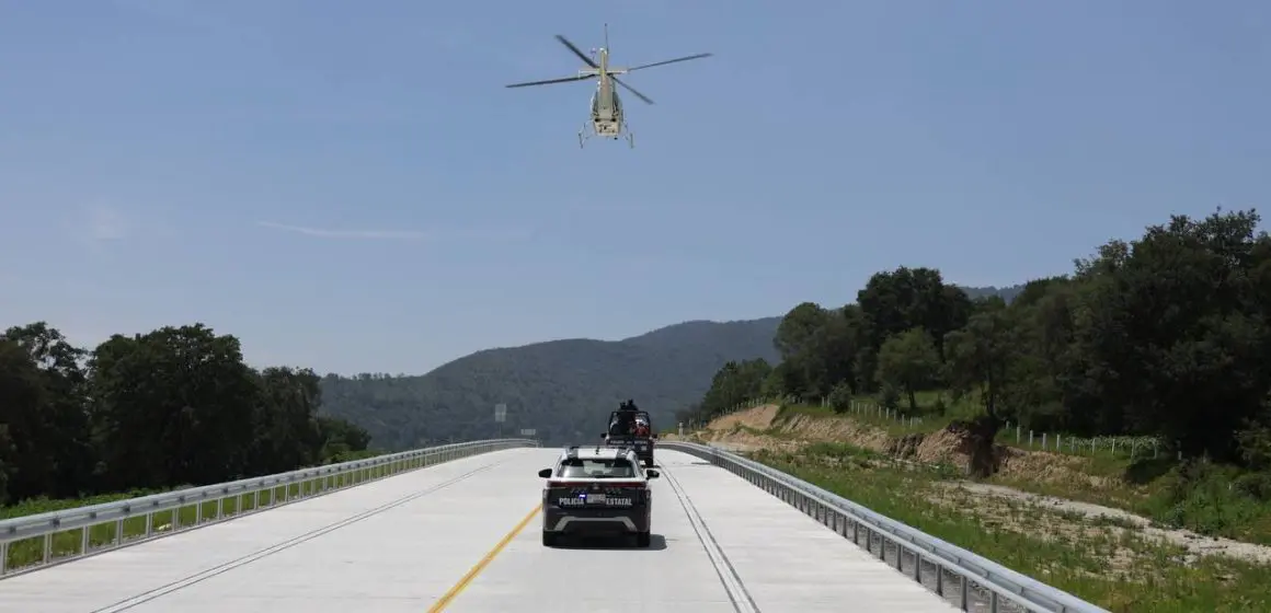 Refuerzan vigilancia en carreteras de Puebla con patrullajes aéreos y terrestres