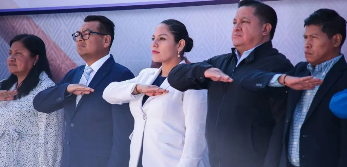 Reafirma Lupita Cuautle valores cívicos y de legalidad en ceremonia