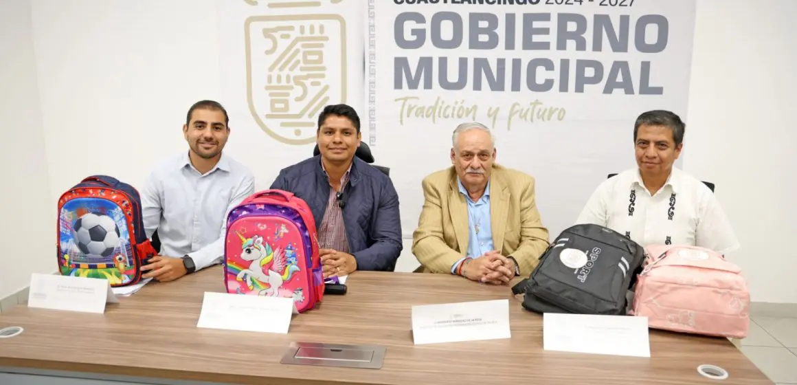 Cuautlancingo apoya el regreso a clases con la entrega de 11 mil kits escolares