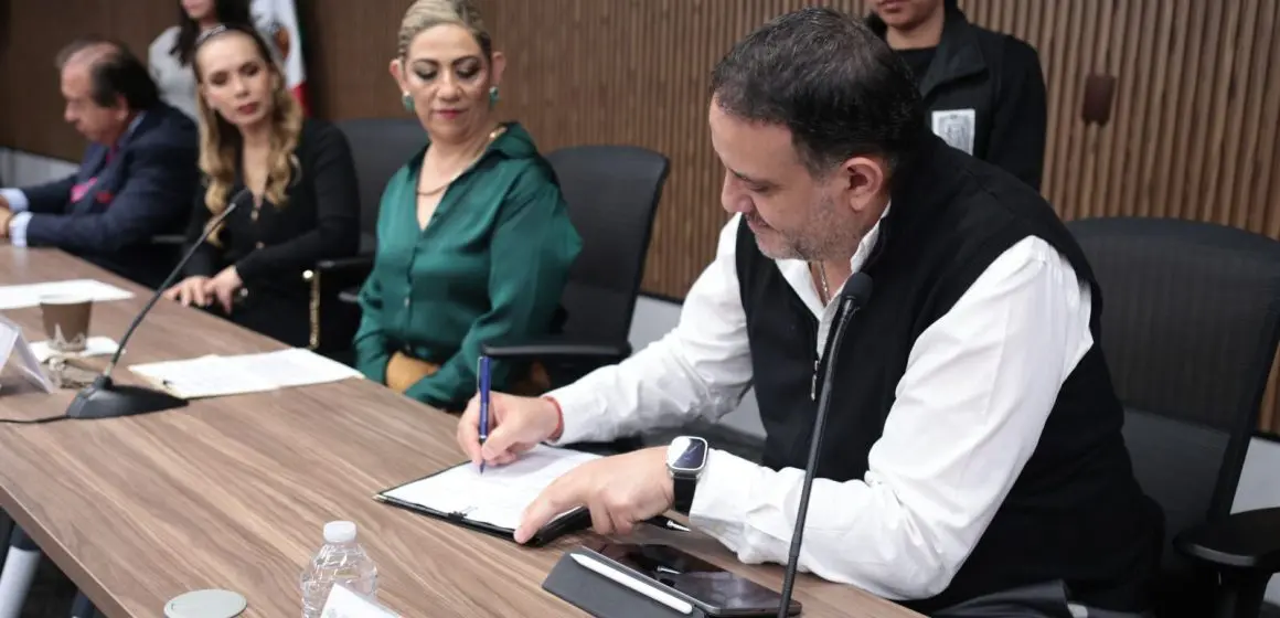 Signan convenio de colaboración Congreso del Estado y ACECOP