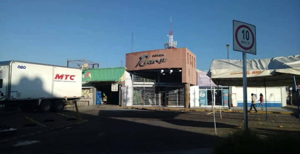 Asaltan negocio en Plaza Ramse; se llevan más de 40 celulares y dinero en efectivo 1 Asaltan negocio en Plaza Ramse; se llevan más de 40 celulares y dinero en efectivo