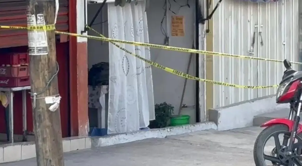 Asesinan a custodio del penal de San Miguel dentro de local de comida en Camino al Batán 1 Asesinan a custodio del penal de San Miguel dentro de local de comida en Camino al Batán