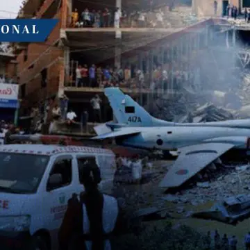 Avión militar choca contra escuela en Bangladesh dejando al menos 20 muertos y más de 100 heridos