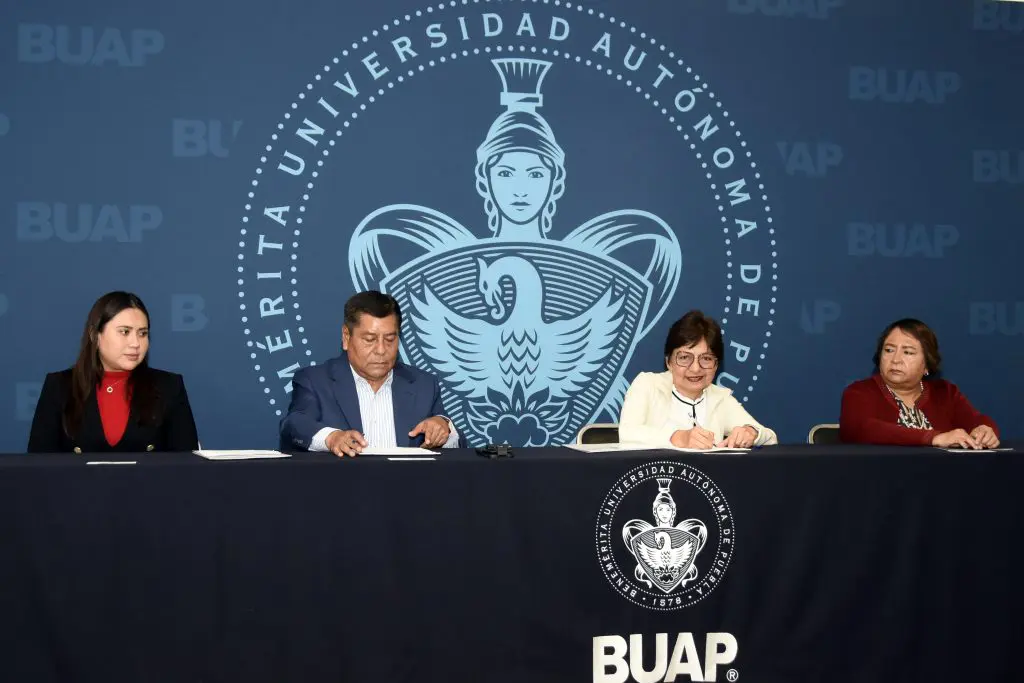 Encabeza la rectora Lilia Cedillo Ramírez convenio de colaboración con la Secretaría de Infraestructura estatal 2 B Convenio 13