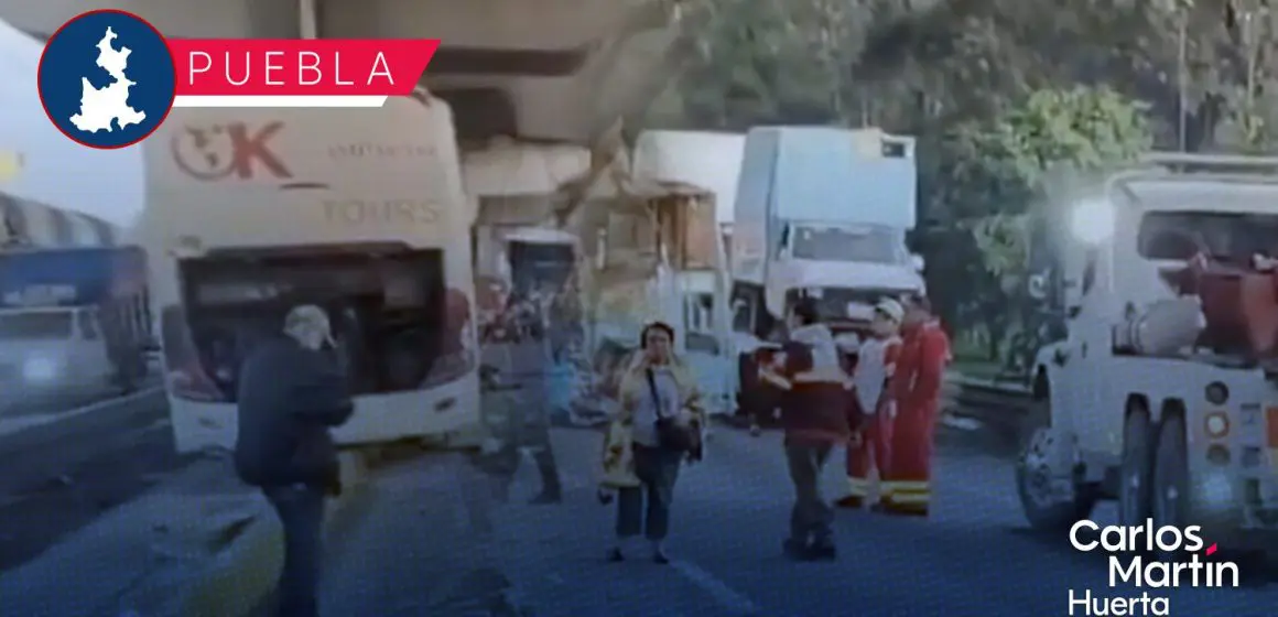 Camión de pasajeros protagoniza accidente en la autopista México-Puebla