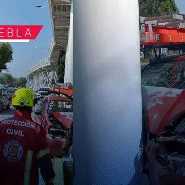 Choque contra pilar de ciclovía en Bulevar Hermanos Serdán deja un lesionado grave