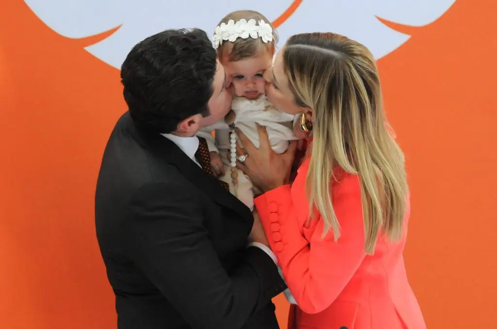 Críticas a Samuel García y Mariana Rodríguez por video del clóset de zapatos de su hija 1 Críticas a Samuel García y Mariana Rodríguez por video del clóset de zapatos de su hija