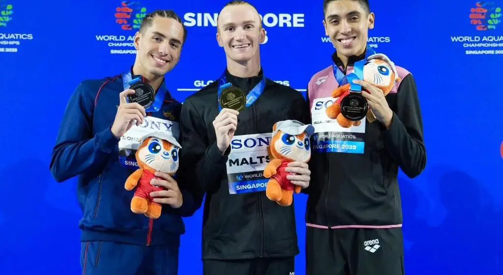 Diego Villalobos, nadador artístico, logra bronce en Singapur