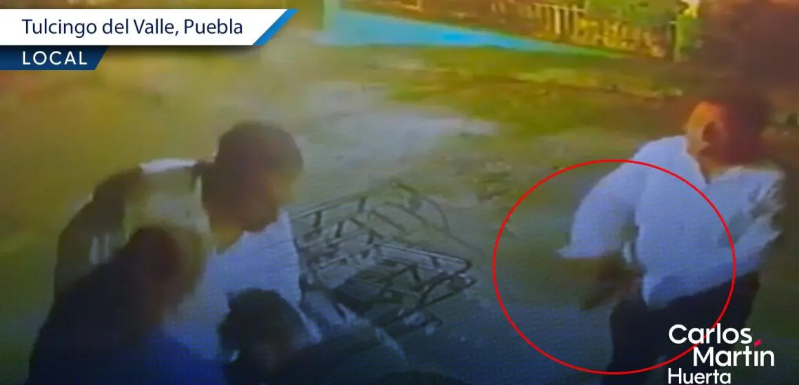 Hermano de alcaldesa de Tulcingo de Valle amenaza a pareja con arma de fuego