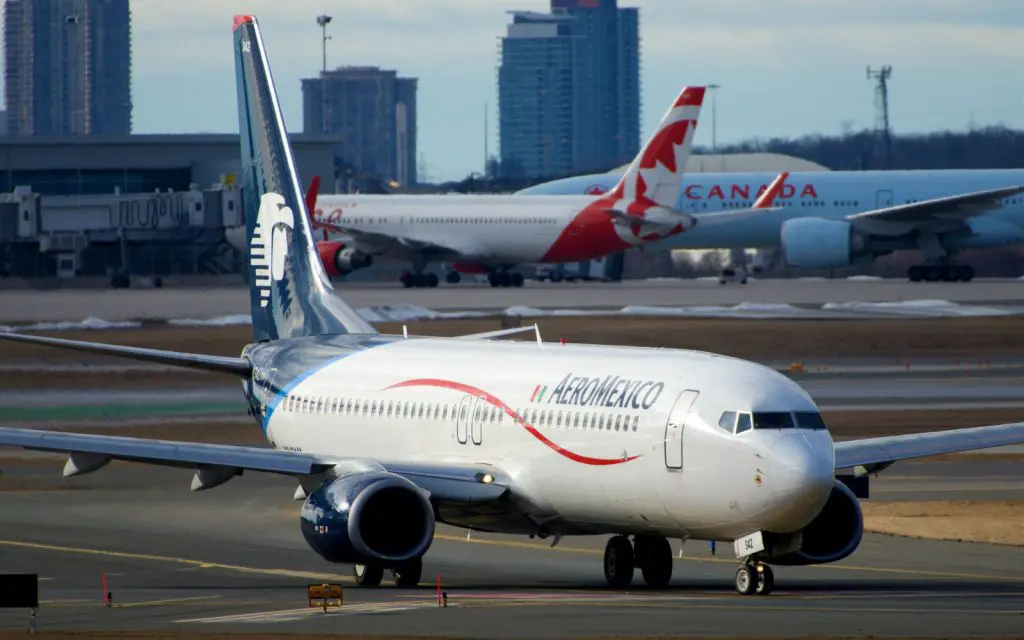 Emergencia aérea: Vuelo de Aeroméxico regresa al AICM tras despresurización 2 Emergencia aerea Vuelo de Aeromexico regresa al AICM tras despresurizacion 3