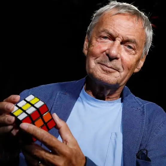 ¿Recuerdas el cubo Rubik? El enigma de colores que conquistó al mundo 2 Erno Rubik