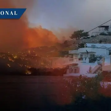 Evacuaciones masivas tras incendios forestales en zonas turísticas de Grecia y Turquía