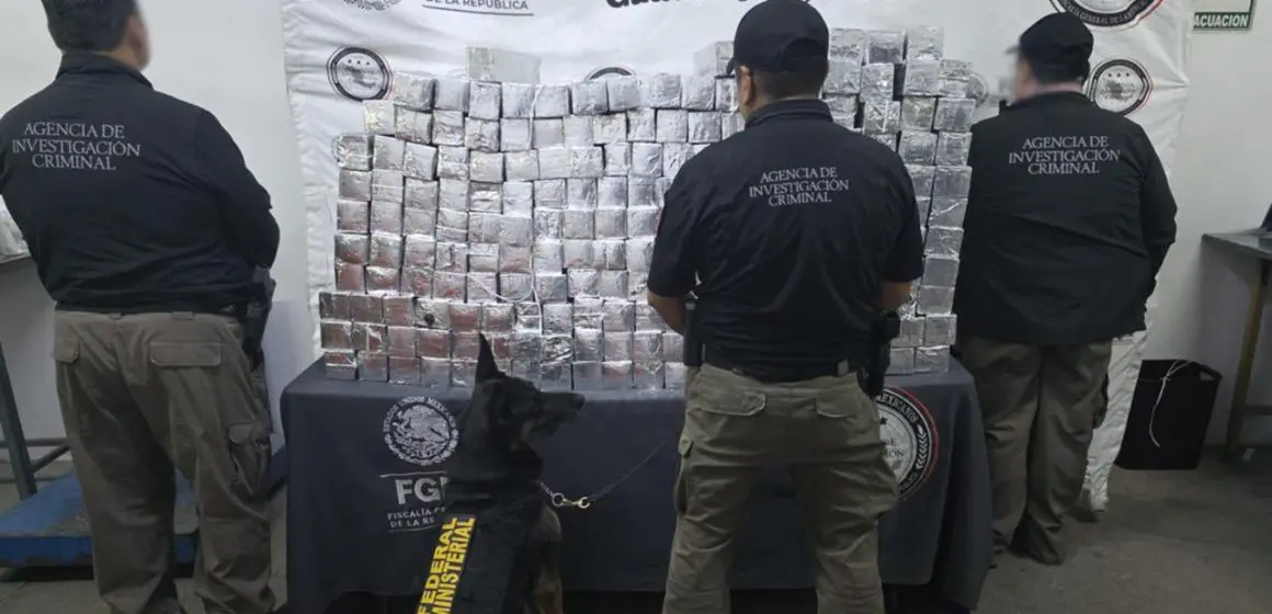 Aseguran 880 mil litros de huachicol en Tabasco y 480 kg de metanfetamina en Jalisco
