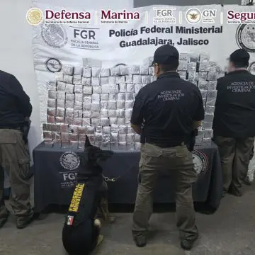 Aseguran 880 mil litros de huachicol en Tabasco y 480 kg de metanfetamina en Jalisco