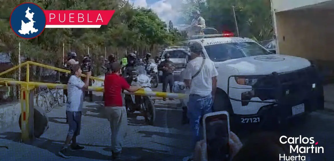Habitantes de San Baltazar Tetela protagonizan riña con autoridades para impedir operativo contra motos robadas