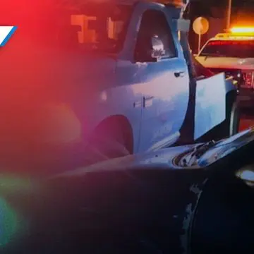 Conductor en estado de ebriedad choca contra grúa en Atlixco