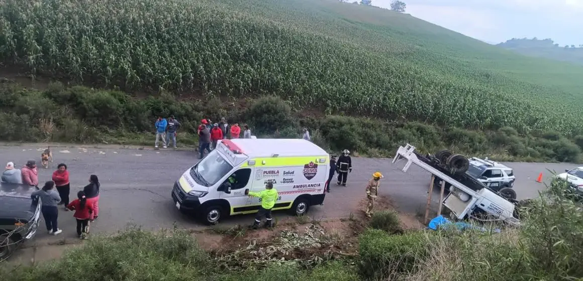 Tragedia en Chalchicomula: Hombre muere tras volcadura de camioneta en carretera a Ciudad Serdán