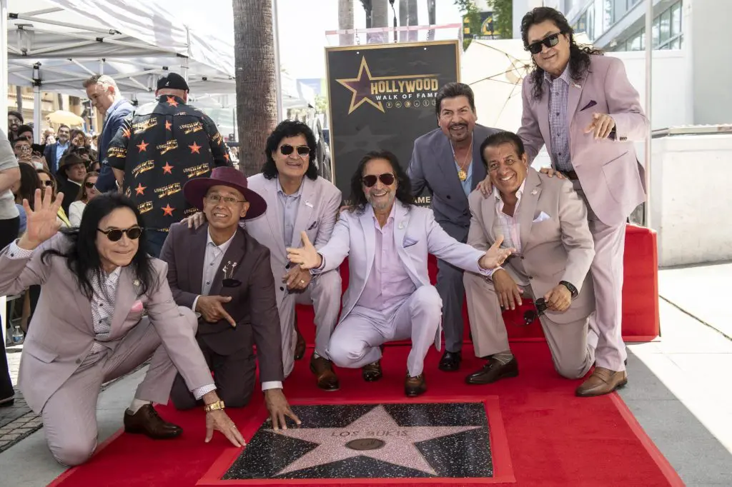 Los Bukis reciben estrella en el Paseo de la Fama; la dedican a migrantes 1 Los Bukis reciben estrella en el Paseo de la Fama; la dedican a migrantes