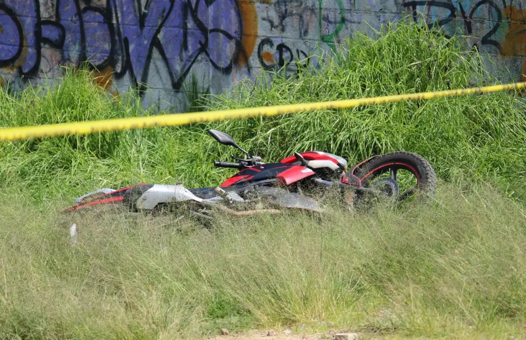 Asesinan a mujer en las puertas del Cobaep de San Jerónimo Caleras 3 MOTOCICLETA