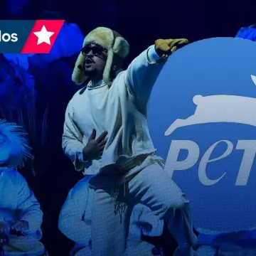 PETA denuncia a Bad Bunny por usar gallinas en los conciertos de su residencia musical