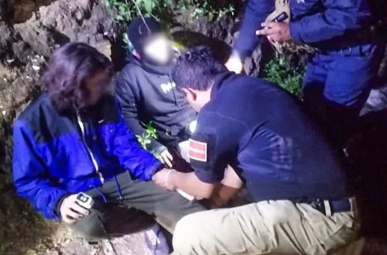 Rescatan a jóvenes atrapados por crecida de río en Huehuetlán el Grande 1 Rescatan a jóvenes atrapados por crecida de río en Huehuetlán el Grande