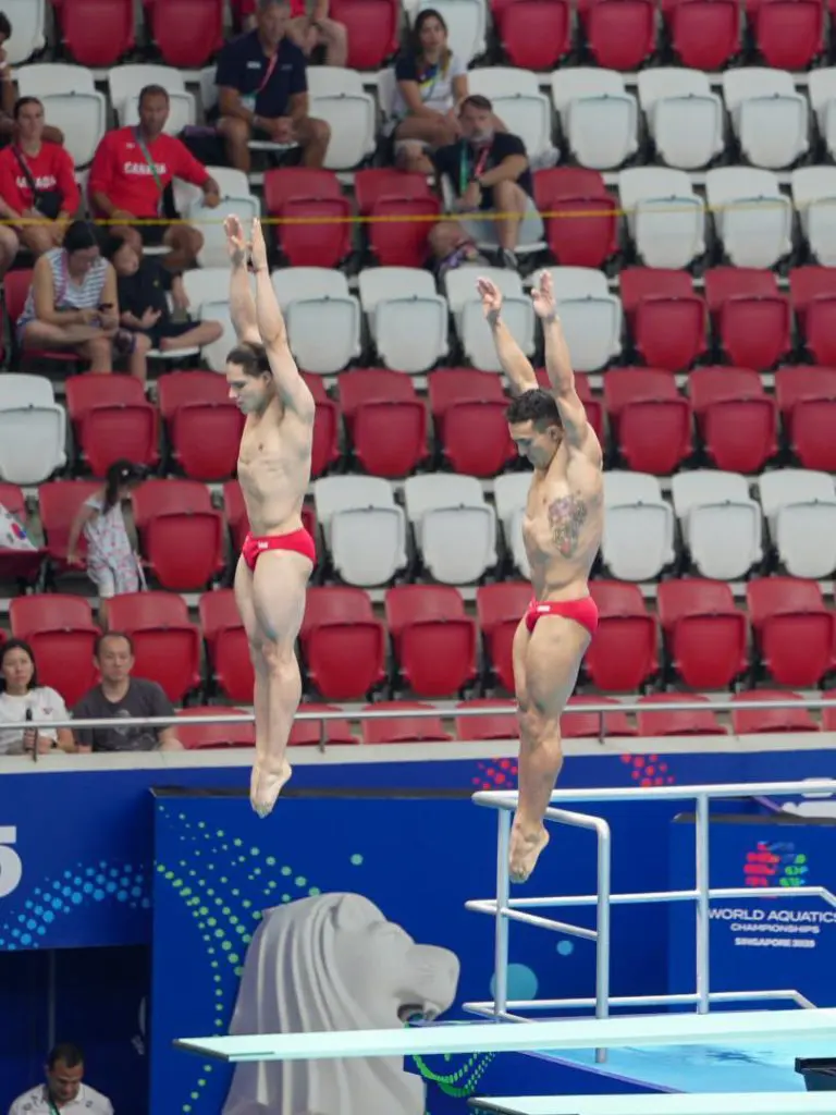 Osmar Olvera y Juan Celaya brillan en trampolín sincronizado en Singapur 1 Singapur Osmar Olvera Juan Celaya