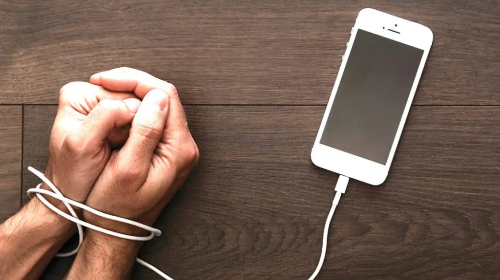 ¡Desconéctate y mejora tu bienestar! La clave para una mejor salud mental podría estar en tu teléfono 1 TELEFONOS 3